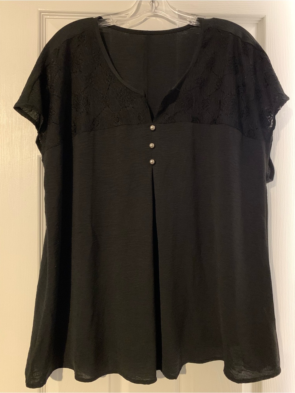 Women’s Black Lace Yoke Short Sleeve Top
